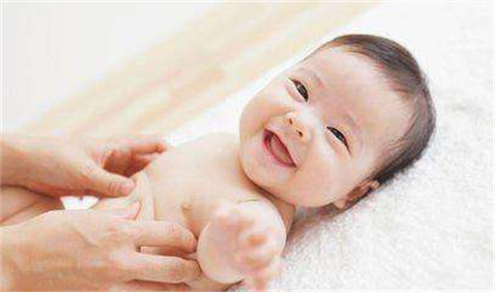 揭秘六个月宝宝惊人的发育历程：专家亲授的实用指南