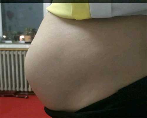 孕晚期妈妈伸展练习助分娩